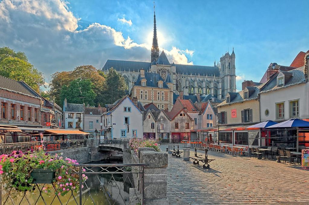 Un Nid En Ville -Amiens Centre Ville Avec Parking Eksteriør billede